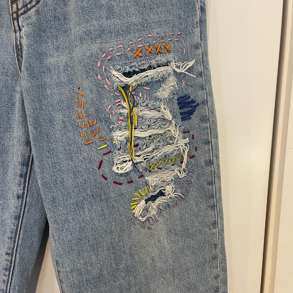 BDG embroidered cowboy jean size 30